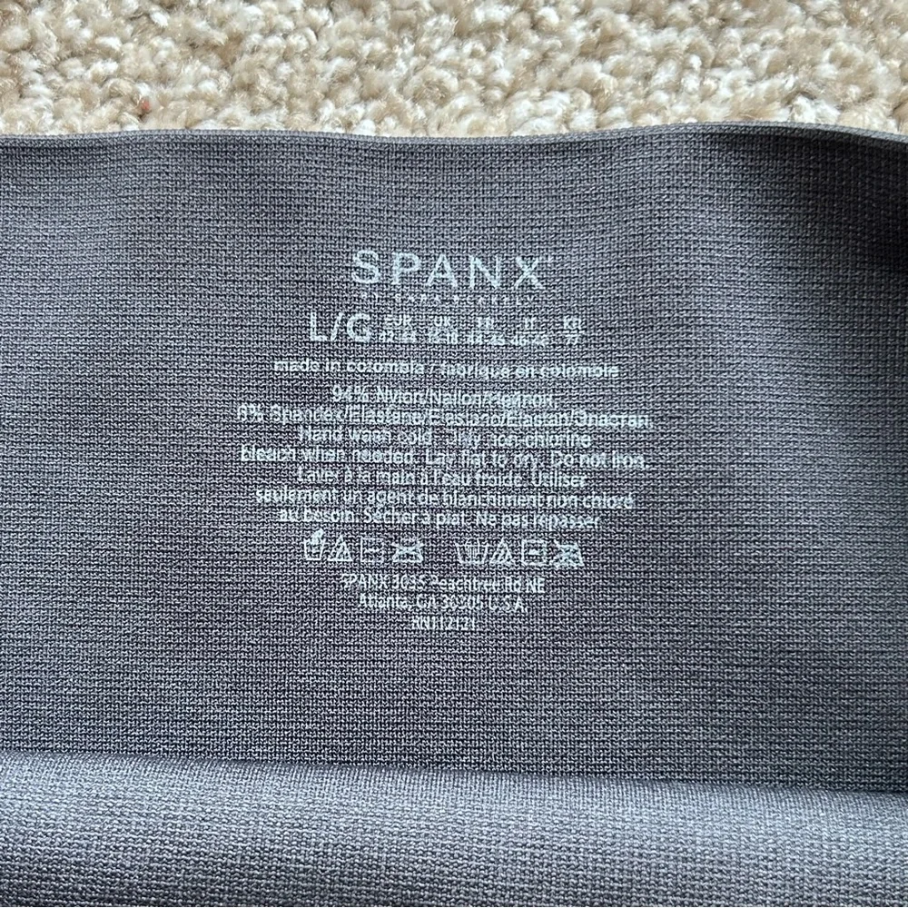 Spanx NWT Look At Me Now Seamless Leggings Black Camo Size Large FL3515 - Picture 8 of 10